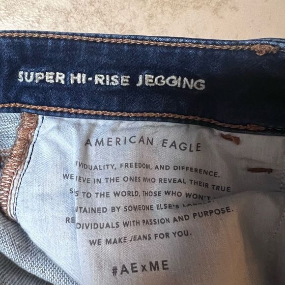 American Eagle Ne(x)t Level Ripped Curvy High-Waisted Jegging Crop Size 10 - Picture 6 of 9